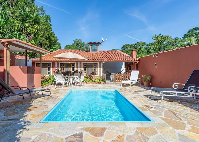 Casa com piscina a 100 m de Camburizinho